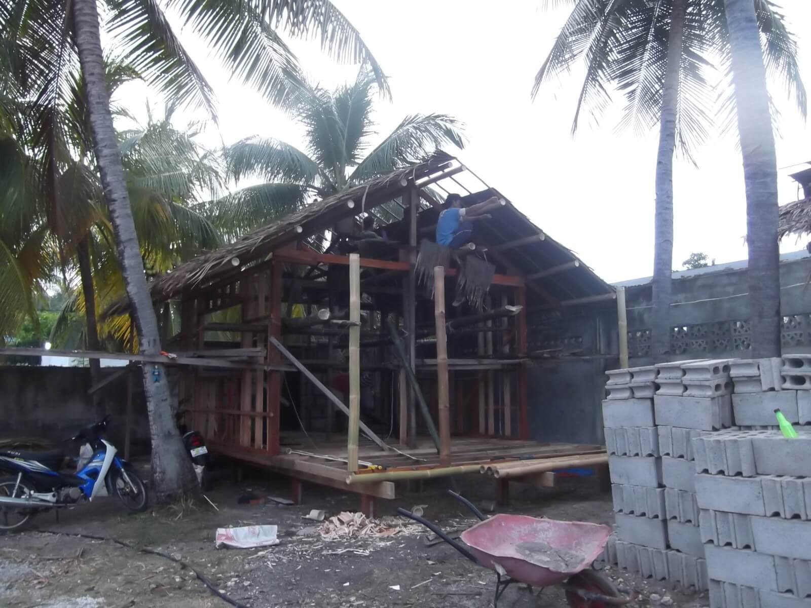 SIBULAN BEACH HOUSE - NIPA HUT